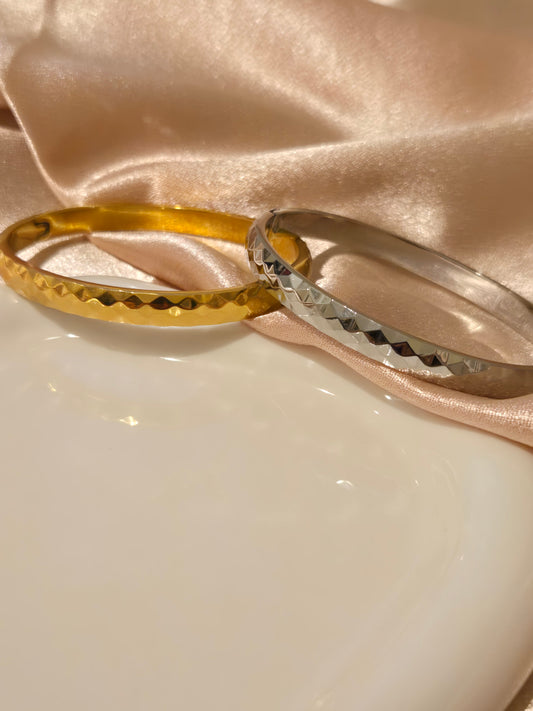 SAYA - Gold Textured Bangle - 18K Gold Plated