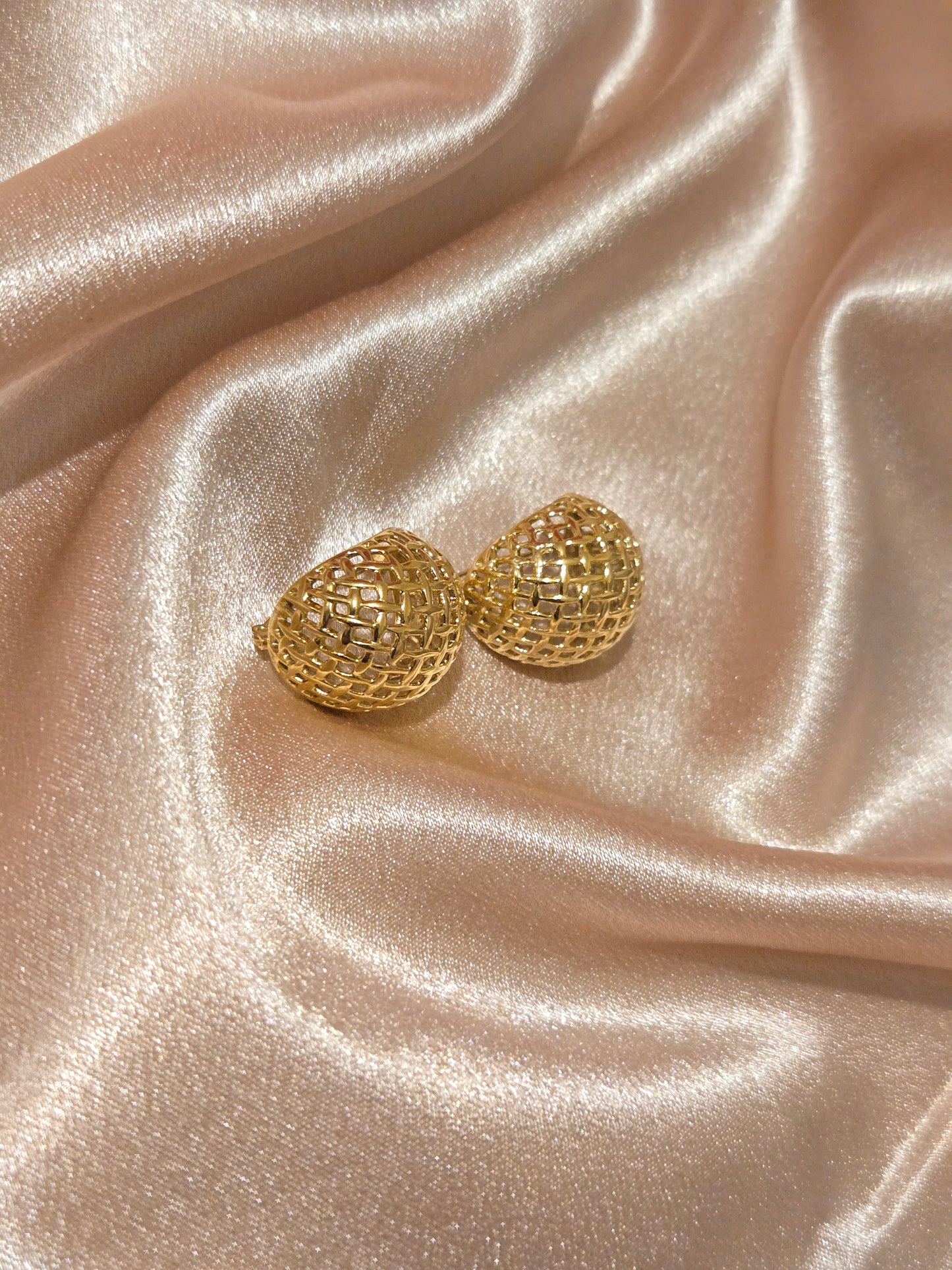 MONA Gold Hoop Earring - 18K Gold Plated