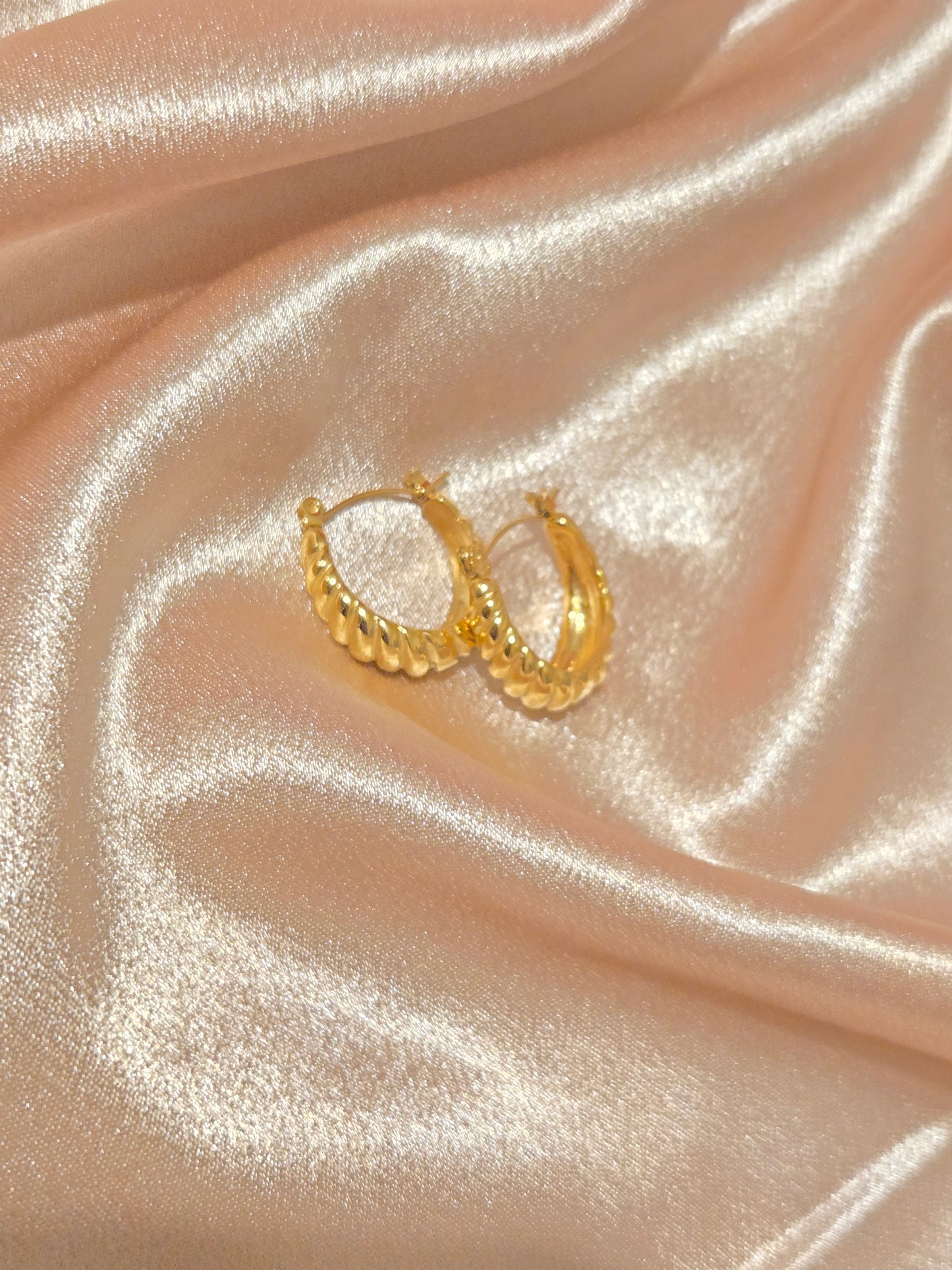 MONA Gold Hoop Earring - 18K Gold Plated