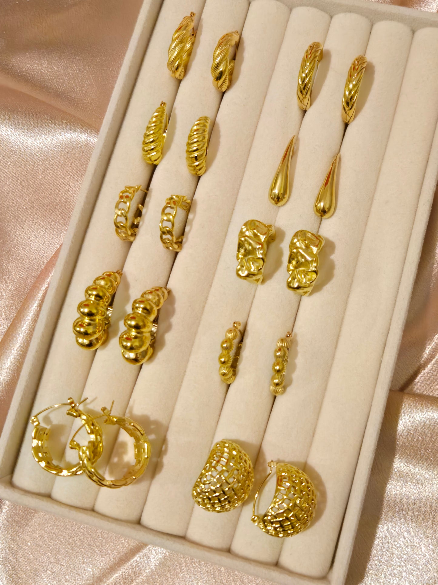 MONA Gold Hoop Earring - 18K Gold Plated