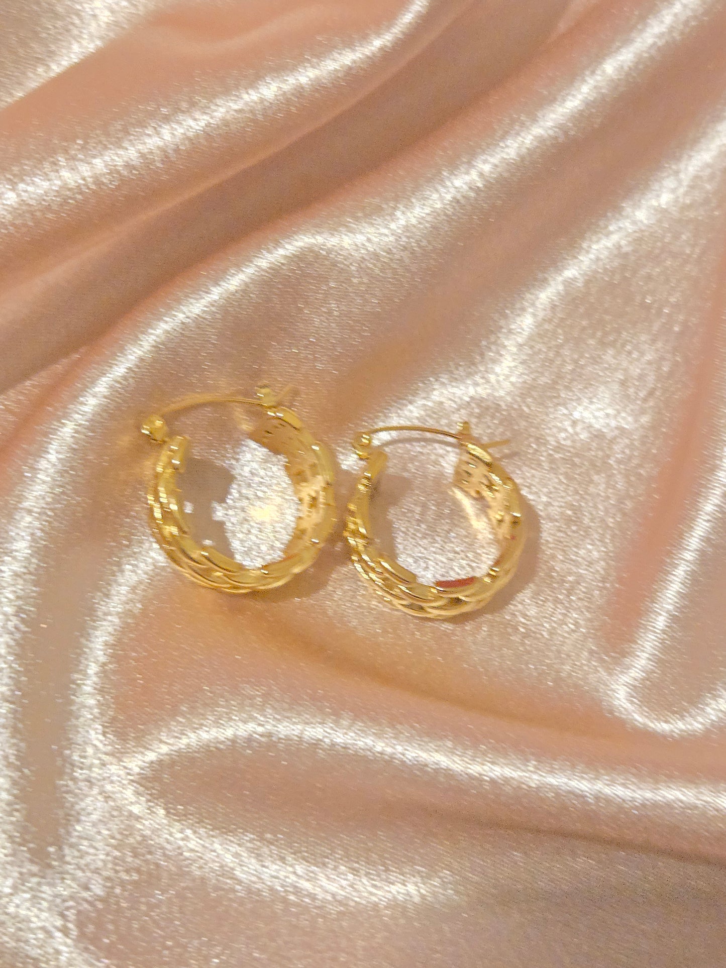 MONA Gold Hoop Earring - 18K Gold Plated