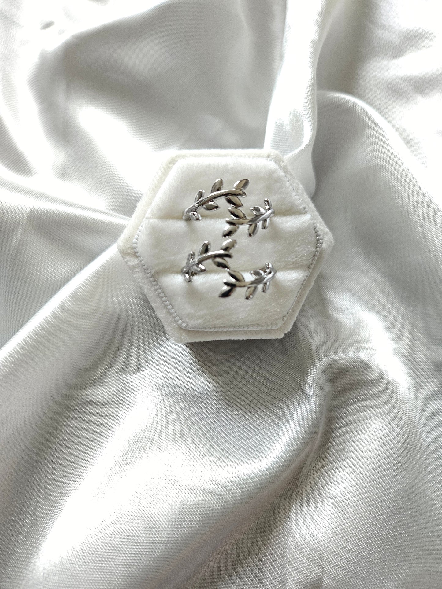 JUNIPER Leaf Resizable Rings - Stainless Steel