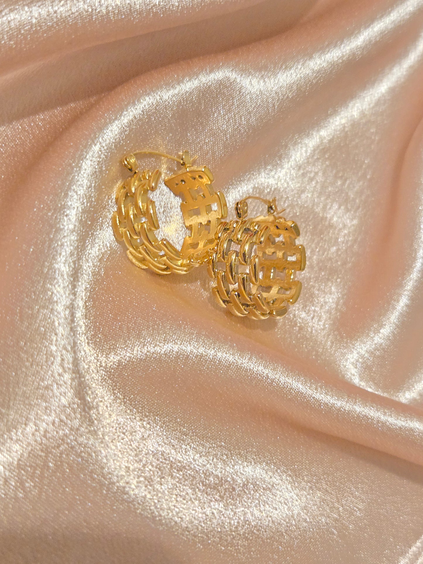 MONA Gold Hoop Earring - 18K Gold Plated