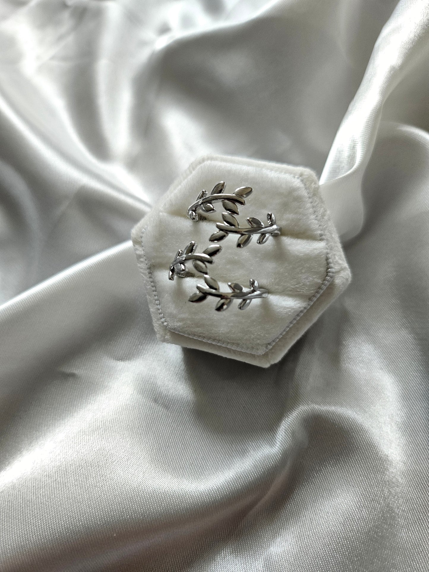 JUNIPER Leaf Resizable Rings - Stainless Steel