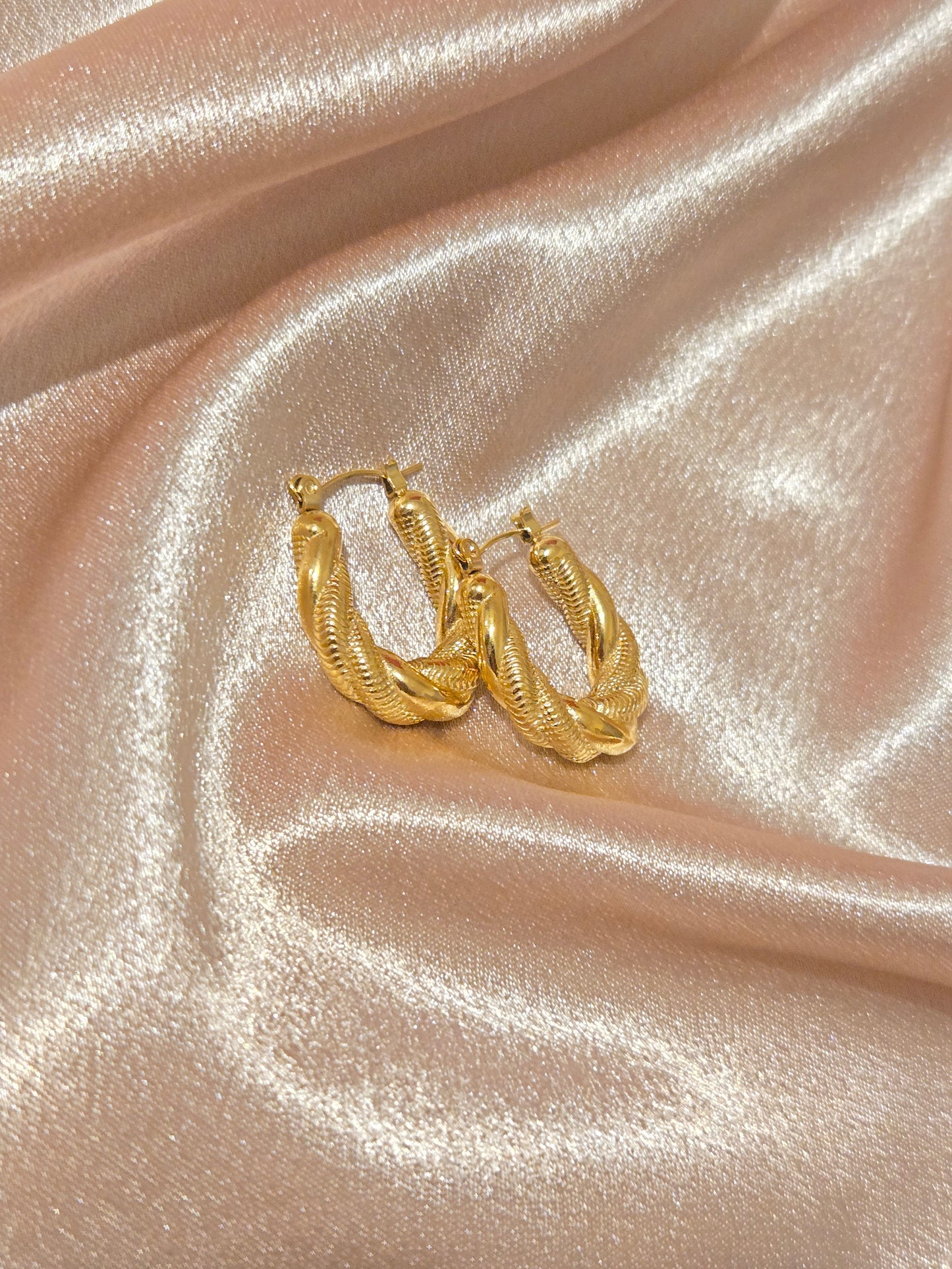 MONA Gold Hoop Earring - 18K Gold Plated