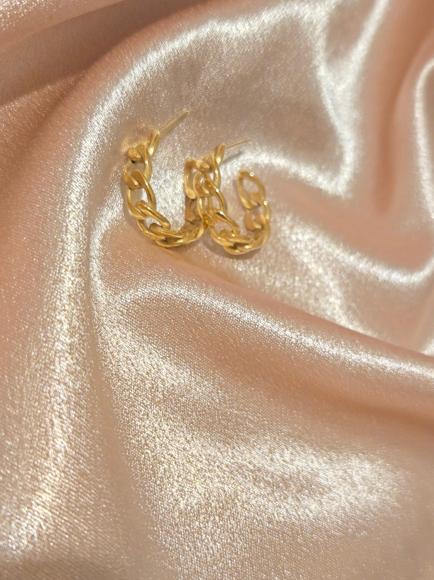 MONA Gold Hoop Earring - 18K Gold Plated