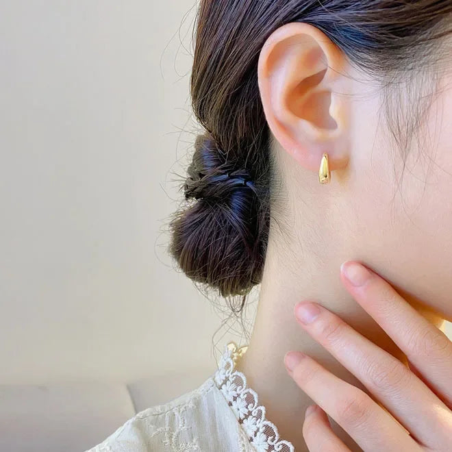 SHAYLA 925 Silver Hoop Earrings