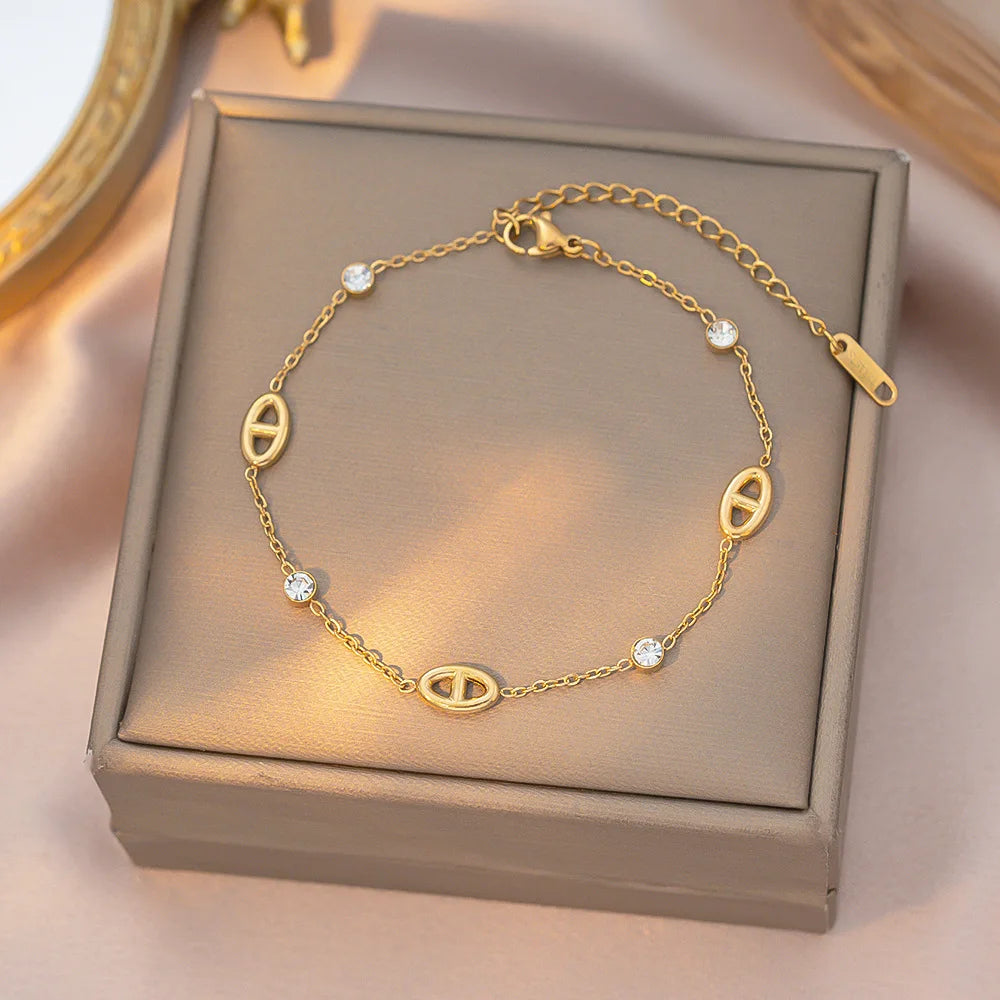 French-Style Minimalist White Diamond Pig-Nose Titanium Steel Women's High-End Collar Chain Versatile Exquisite Simple Design