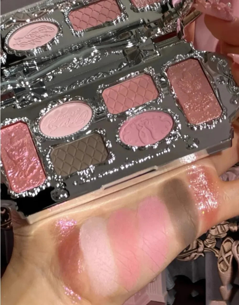 Flower Knows black Swan Ballet Eyeshadow Palette