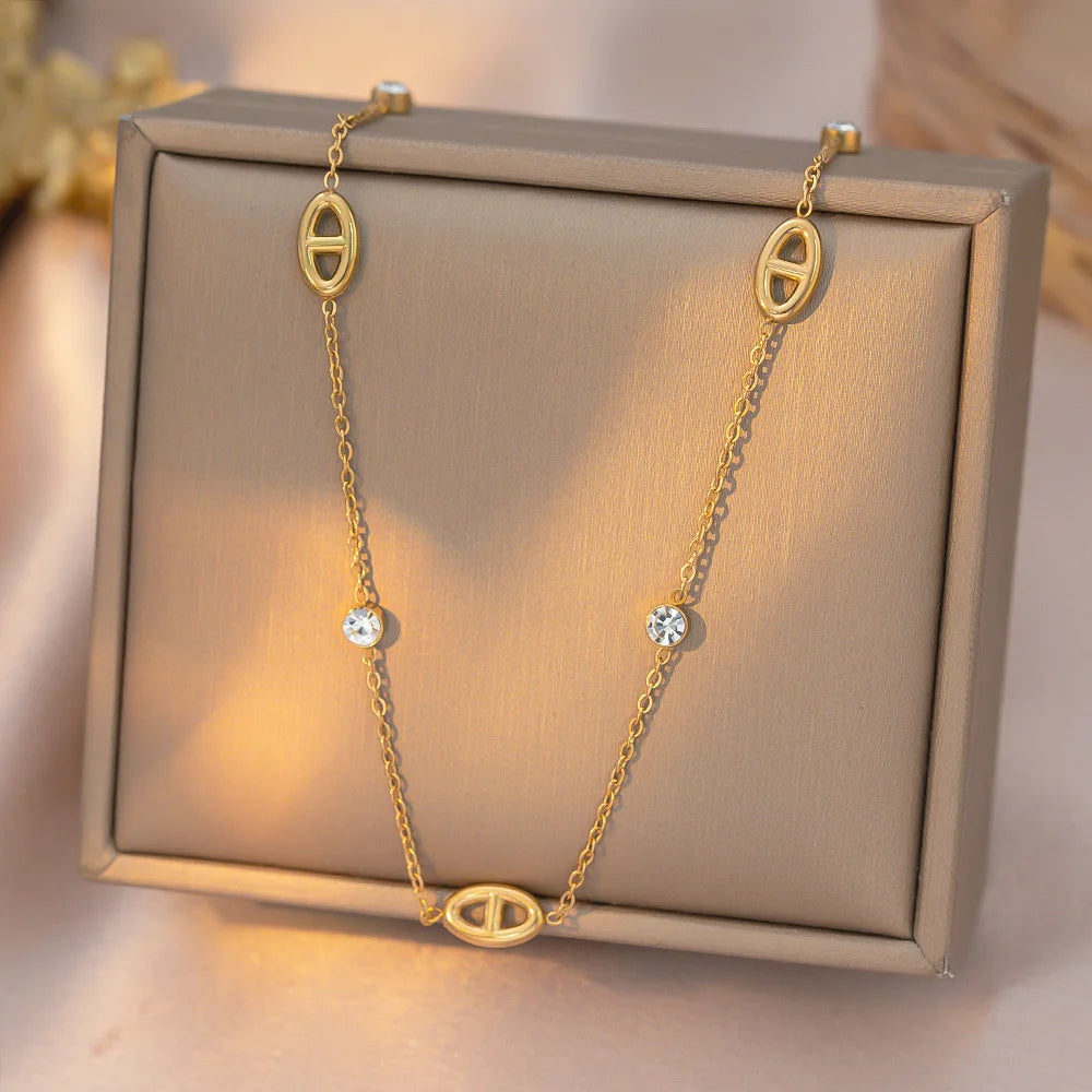 French-Style Minimalist White Diamond Pig-Nose Titanium Steel Women's High-End Collar Chain Versatile Exquisite Simple Design