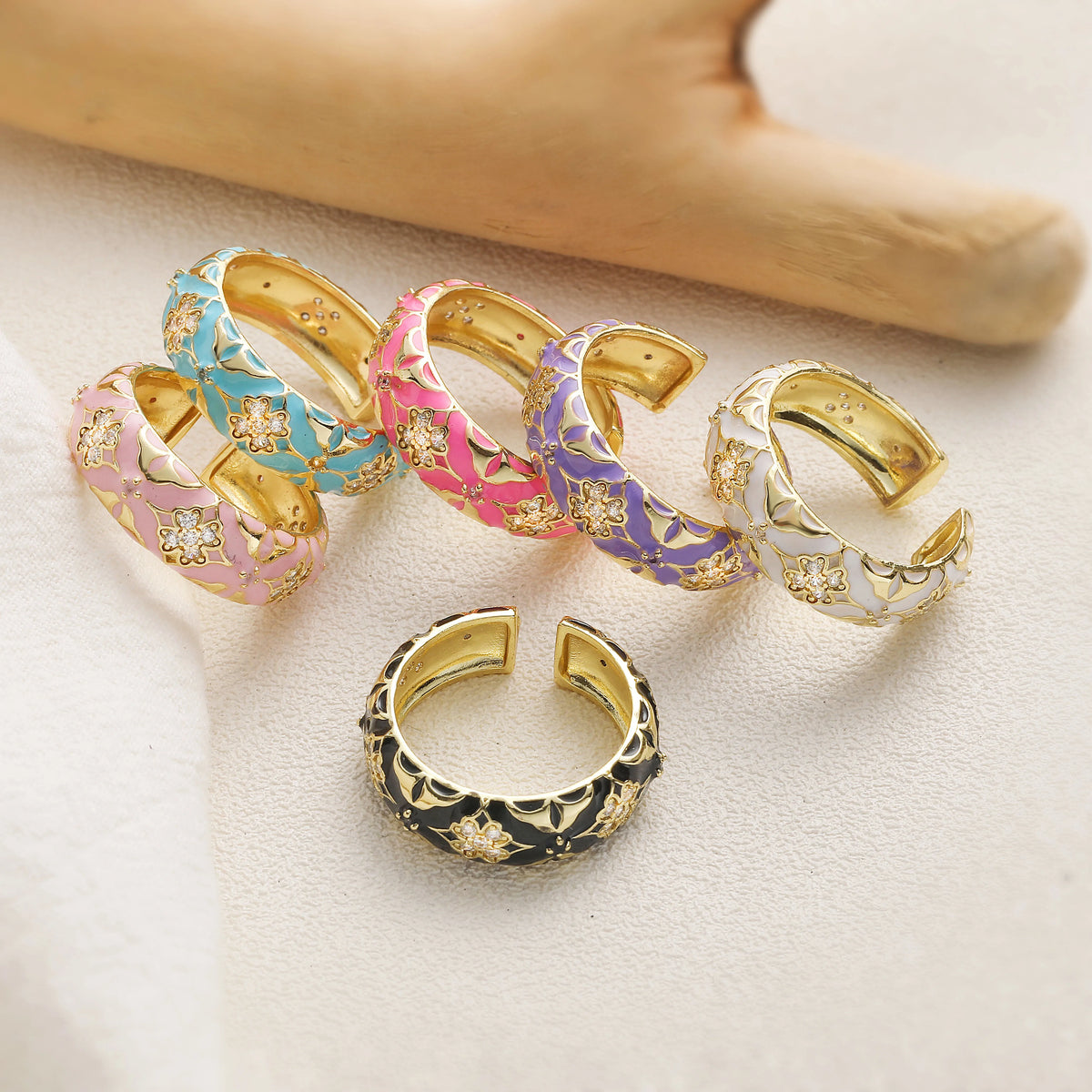 HECHENG,Enamel Dripping Glaze Four-Leaf Clover Floral Ring with Cubic Zirconia for Women Sweet and Romantic Jewelry Gift