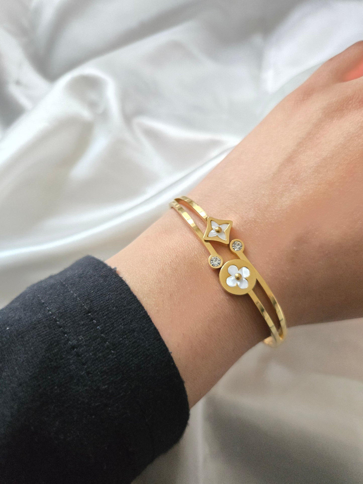 AURA - Gold & White Floral Bangle - Stainless Steel