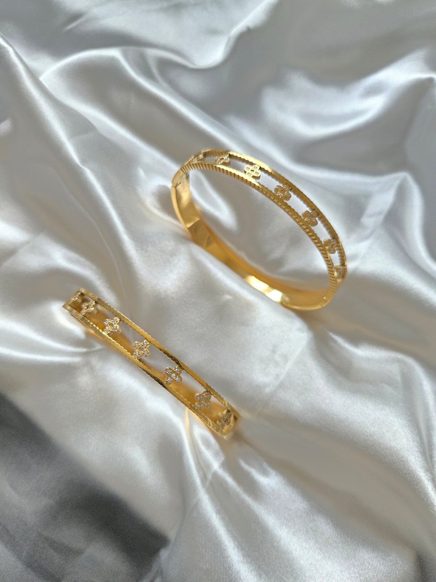 JAMILA - Gold Motif Bangle - Stainless Steel