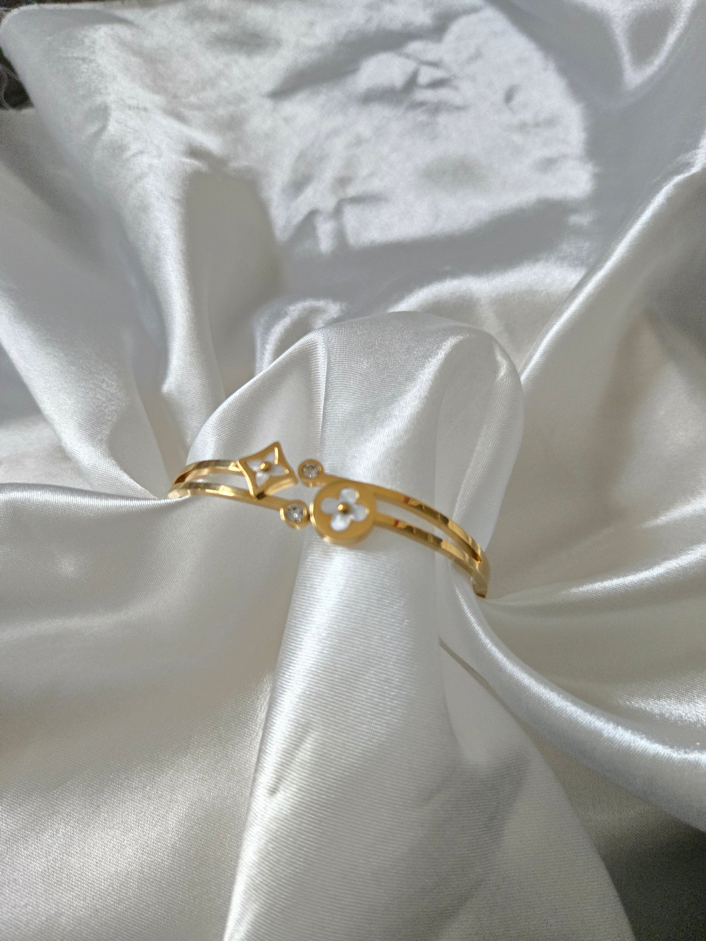 AURA - Gold & White Floral Bangle - Stainless Steel